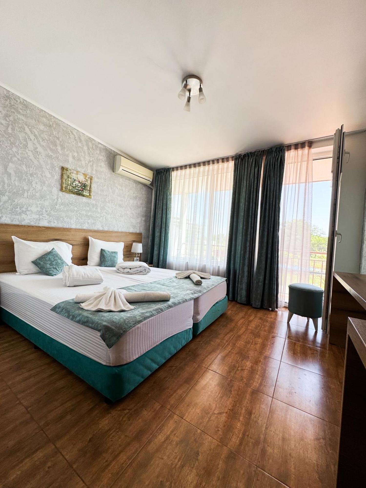 Hotel Surf Primorsko Ngoại thất bức ảnh